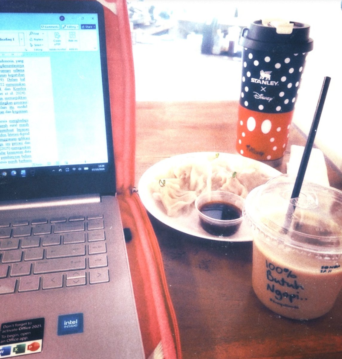 maachaans's tweet photo. table for one pleasee😔 https://t.co/MZ6WXsZsyq