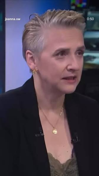 Piwo_z_rana's tweet photo. Ta pani z lewej oskarża tę panią z prawej, że jest seksistowska.
Mnie ta pani po prawej nie przeszkadza.
 Wolę seksizm od debilizmu😛 https://t.co/eBJ7ITtf8Q