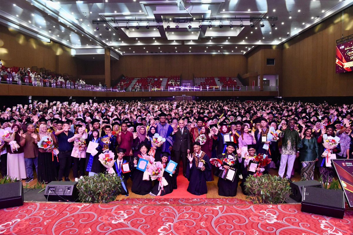 MohdShukriYajid's tweet photo. Delighted to officiate the Day 2 of the Majlis Graduasi 2026, celebrating the achievements of our 1700 #SPM2026 students. Graduation marks more than the completion of a chapter. It is the beginning of greater possibilities. Dream boldly, pursue knowledge with purpose, and let your journey ahead create meaningful impact. Congrats to @MSUmalaysia partner schools and institutions for this initiative. @EnrolmentMsu 

#SMKBukitChanggang 
#SMKSeriSepang 
#SMKSubang 
#SMKBanting 
#SMKSubangUtama 
#SMKSeksyen1BandarKinrara