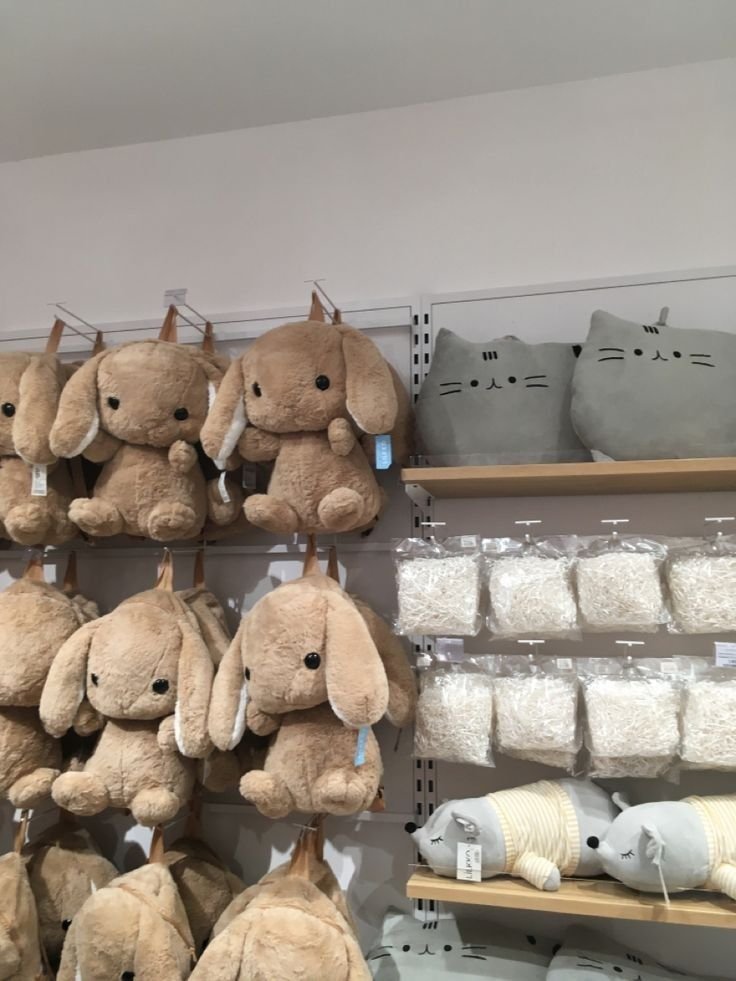 jaycetalis24's tweet photo. I've been going through the shops in the mall, trying to find one that's suitable? Do you want to pick, @ShoLittleVik ? The shopkeepers are starting to suspect that I'm stealing https://t.co/VvbNL5NH8m