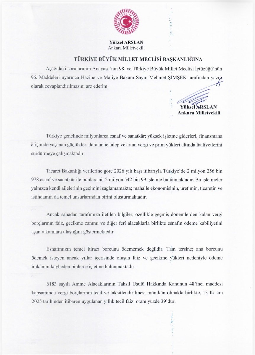 ArslanYuksel06's tweet photo. Dükkânını açık tutmaya, yanında işçi çalıştırmaya, vergisini ve primini ödemeye çalışan küçük esnafın nefes almaya ihtiyacı var.

➡️ Vergi ve SGK borçları yeniden yapılandırılmalı.
➡️ Faiz ve gecikme yükleri makul seviyeye çekilmeli.
➡️ Anapara için gerçekçi ve uzun vadeli taksit imkânı sağlanmalı.
➡️ Kayıtlı, dürüst çalışan esnaf cezalandırılmamalı; korunmalıdır.

Esnaf dükkânını kapatırsa vergi de kaybolur, prim de kaybolur, istihdam da kaybolur.
Amaç borcu büyütmek değil, ödenebilir hâle getirmek olmalıdır.