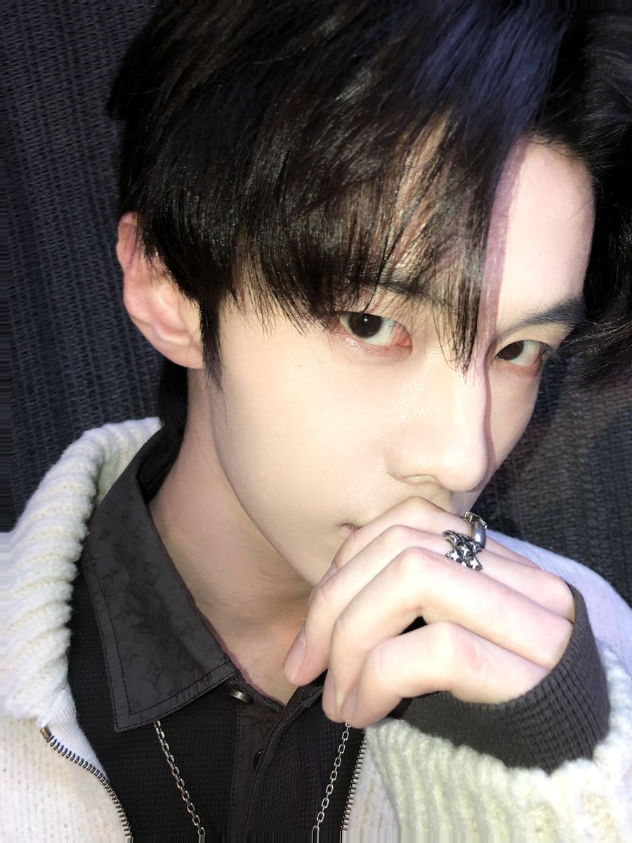 1k_happy_'s tweet photo. 261007 하여 샤오홍슈 

🍂

#하여 #何与 #HeYu https://t.co/GGOQZIWQpS