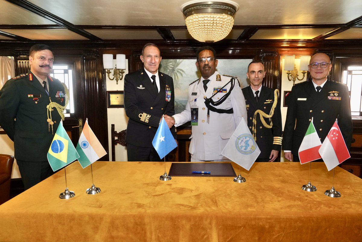 ItalianNavy's tweet photo. Una rete che cresce, una cooperazione che si rafforza.
A bordo di Nave Vespucci, la Somalia ha formalmente aderito al V-RMTC/T-RMN (Virtual-Regional Maritime Traffic Centre & Trans-Regional Maritime Network), il network che collega le centrali operative delle Marine aderenti per condividere informazioni sul traffico mercantile.
Alla presenza del #CSMM Amm. Sq. Giuseppe Berutti Bergotto e delle Technical Leading Navies - Brasile, India e Singapore - il Capo della Marina somala, Brigadier General Abdiwahab Omar, ha firmato la Note of Accession.
Con l’ingresso della Somalia, il network si espande raggiungendo i 44 membri. Una rete sempre più ampia significa più informazioni condivise, una conoscenza più completa di ciò che accade in mare e una maggiore capacità di contribuire alla sicurezza del traffico mercantile da cui dipendono i commerci internazionali.
Attraverso il V-RMTC/T-RMN, le Marine aderenti condividono informazioni non classificate sul traffico mercantile. I dati, trasmessi secondo il formato MERSIT sviluppato dalla Marina Militare, sono raccolti dall’HUB presso CINCNAV e condivisi con tutti i partecipanti al network.

#ItalianNavy #TRSS2026 #SeapowerSymposium
 
A growing network, increasingly strong cooperation.
On board Amerigo Vespucci, Somalia formally joined the V-RMTC/T-RMN (Virtual-Regional Maritime Traffic Center & Trans-Regional Maritime Network), the network that connects the operational centers of participating Navies to share information on merchant traffic.
In the presence of the #ChiefoftheItalianNavy Admiral Giuseppe Berutti Bergotto, and the Technical Leading Navies - Brazil, India and Singapore - the Chief of the Somali Navy, Brigadier General Abdiwahab Abdullahi Omar, signed the Note of Accession.
With Somalia's addition, the network has expanded to 44 members. An ever-expanding network means more shared information, a more comprehensive understanding of what is happening at sea, and a greater ability to contribute to the safety of merchant shipping, on which international trade depends.
Through the V-RMTC/T-RMN, signatory Navies share unclassified information on merchant traffic. The data, transmitted in the MERSIT format developed by the Italian Navy, is collected by the HUB at CINCNAV and shared with all participants of the network.