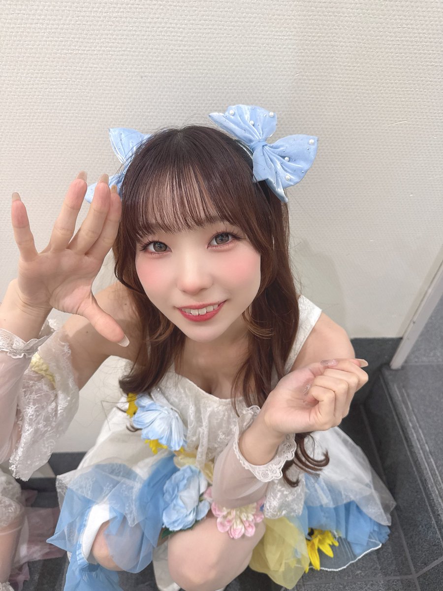 nachan_hayama's tweet photo. 浜松町ライブ今夜もありがとう🥺

大切なお休み、お仕事前・お仕事終わり
色んな環境のみんなが同じように楽しんでライブを盛り上げてくれて幸せな空間。

大好きだな〜って会うたび思うし、この気持ちが色褪せることはないなって感じた🩵

向日葵プリンセスとしての残りの期間を
見届けようって愛の力に頑張る力をもらいました👸🏻