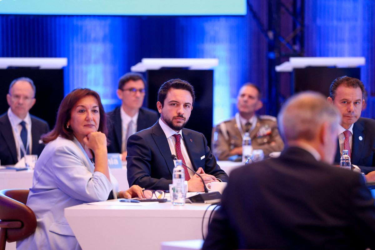 RHCJO's tweet photo. Deputising for His Majesty King Abdullah II, His Royal Highness Crown Prince Al Hussein participates in the MED9 Summit of the Southern European Union Countries, being held in Croatia. 
During his speech at the summit, the Crown Prince expresses appreciation to Croatia for inviting Jordan to participate in the summit for the third consecutive year, which affirms the strong ties between Jordan and the #MED9 countries.
Details: https://t.co/Z53MqHRxVU
#Jordan #Croatia