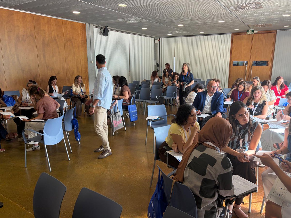 SCEmpleo's tweet photo. El COE Canarias participó en las jornadas de la Red COE en Murcia y Cartagena, presentando el taller sobre perspectiva de género en políticas de empleo. Un espacio de aprendizaje y buenas prácticas para seguir mejorando. #COECanarias #RedCOE #SCEmpleo https://t.co/hUDQrM9AEz