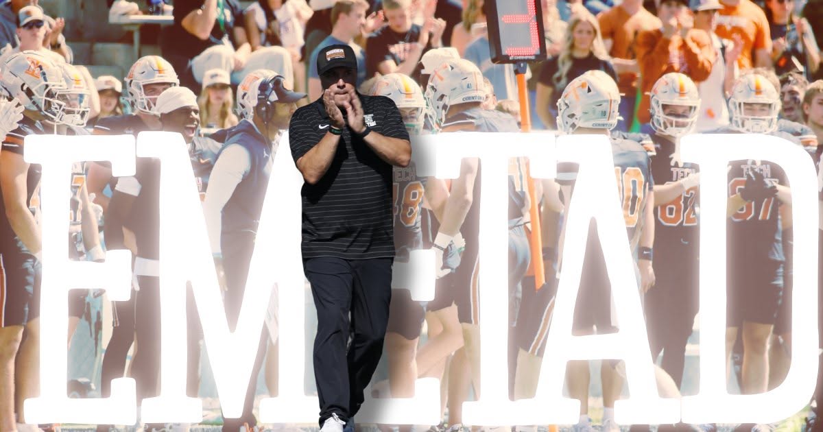 emetad18231's tweet photo. After two weeks on the road, the Diggs are BACK HOME, and it’s time to get ready for Homecoming!

Join Head Coach Kyle Samson TODAY at NOON for the weekly EMETAD Coaches Call as we look back at the road trip and get the inside scoop on this weekend’s Homecoming matchup. https://t.co/vIkb0Hbvmj