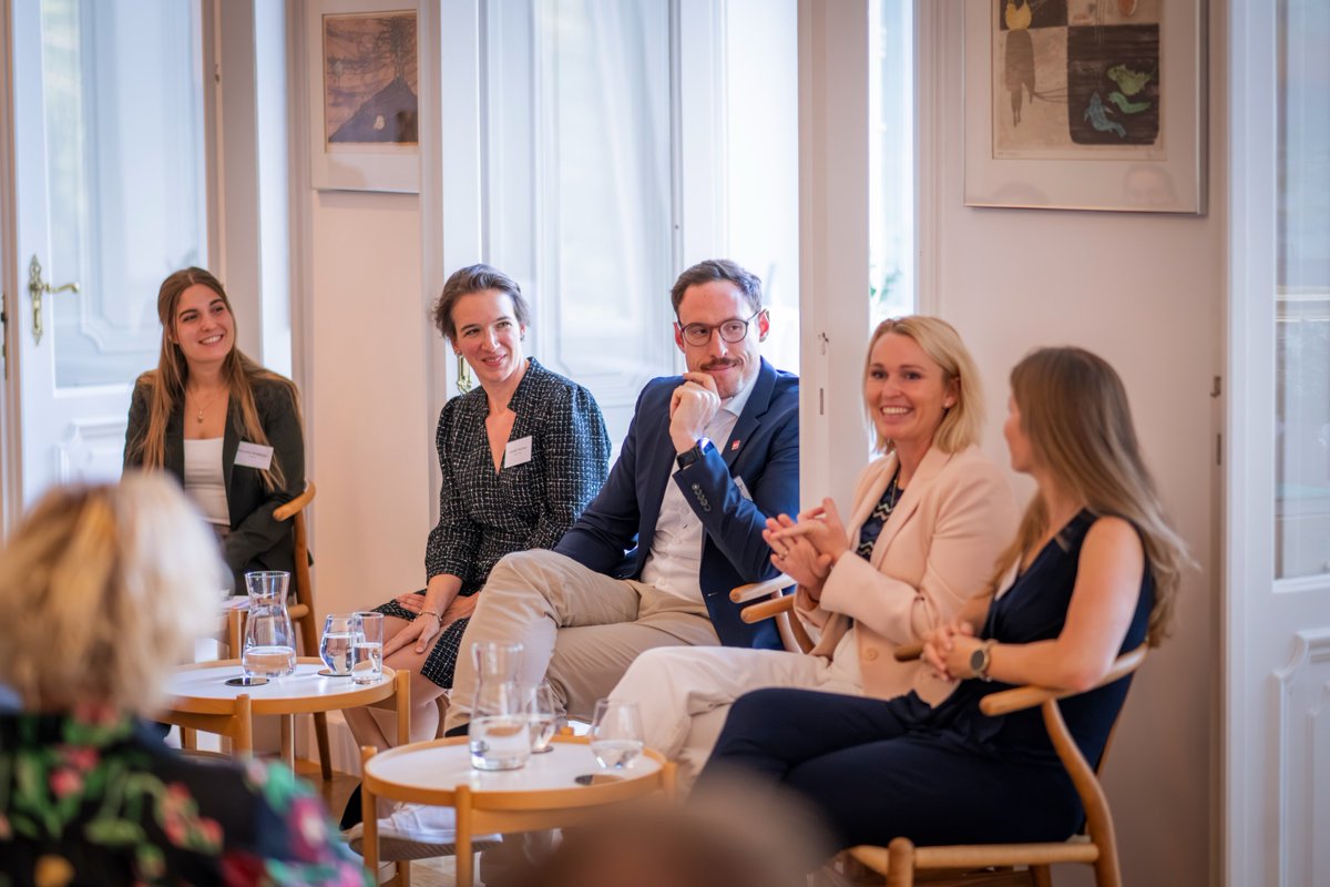 Denmark_in_AT's tweet photo. Thank you for a well-attended and successful trade council event yesterday with the Danish Plant-Based Food Grant 🇩🇰 and important Austrian food stakeholders 🇦🇹 to discuss the #Plantbasedfood agenda. 🌱 https://t.co/NWA3G7l0QJ