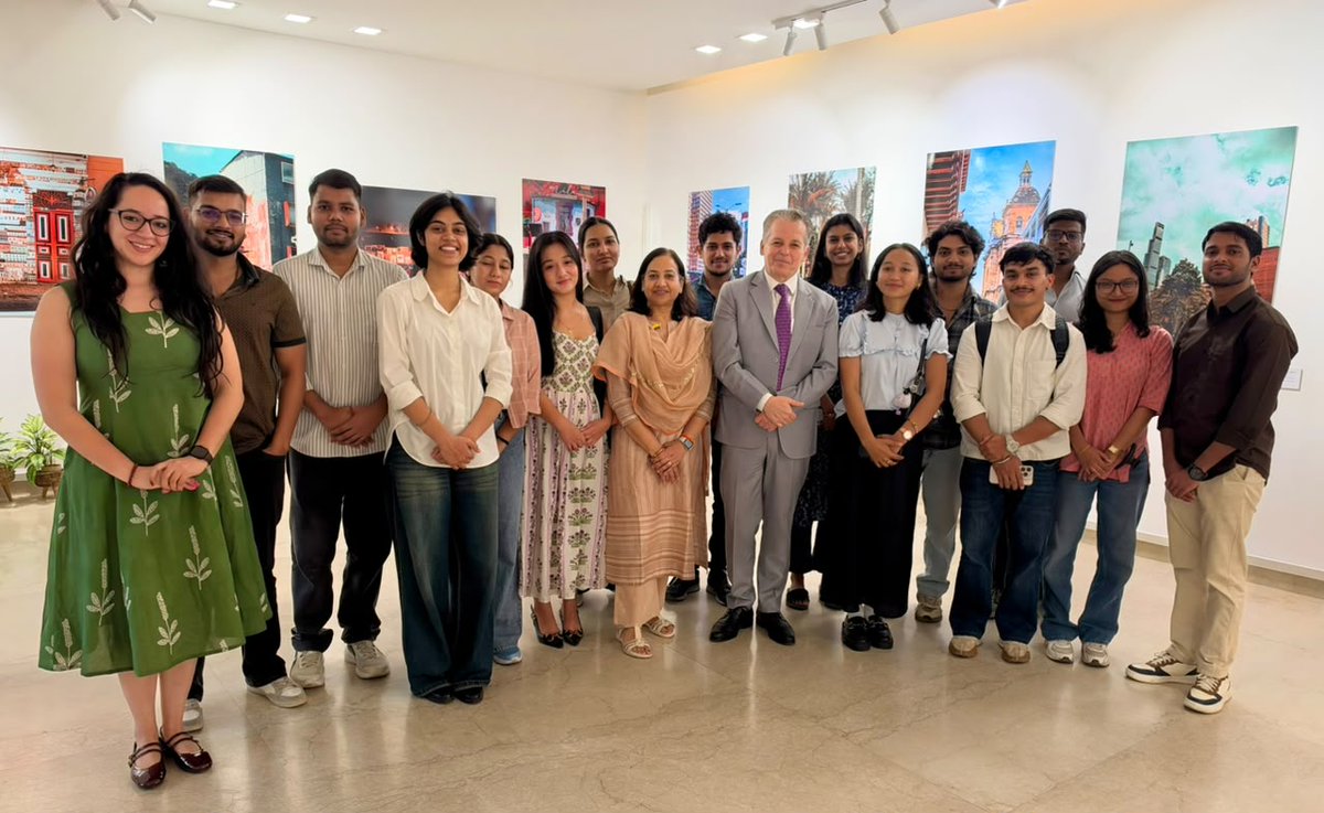 IndiaEmbCol's tweet photo. Delighted to welcome Master’s and PhD students of Latin American Studies from JNU to the Embassy for a visit to our “Cuentos Urbanos” exhibition. 🇨🇴📸A great exchange on Colombia, its culture and realities.Many thanks to Prof. Dr. Aprajita for coordinating the visit.💛💛💙❤️ https://t.co/5V08nJgLM0
