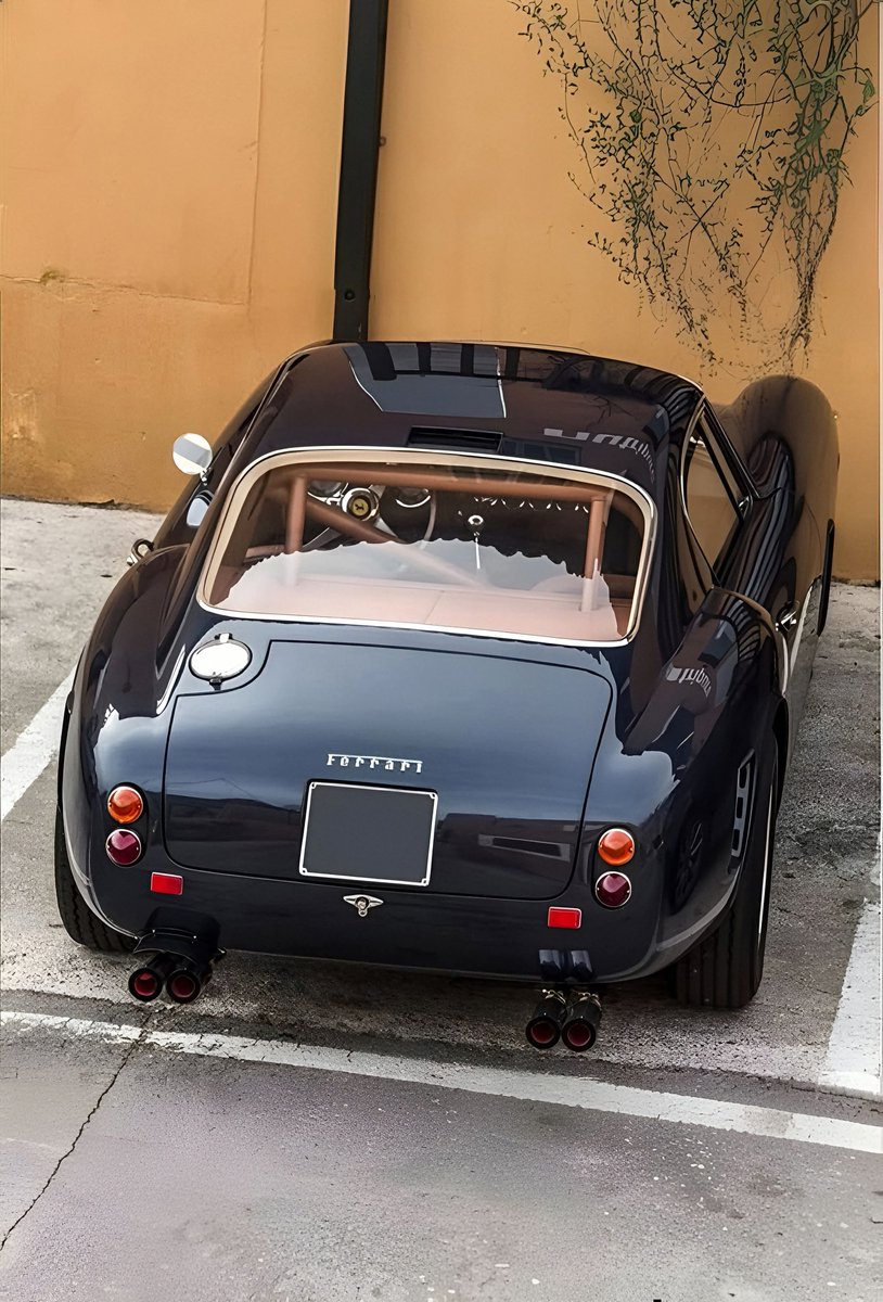 Sarahhuniverse's tweet photo. One of the most beautiful rears the 1961 Ferrari 250 GT SWB Berlinetta is an automotive masterpiece, universally praised for its breathtaking proportions and harmonious rear haunches sculpted by Scaglietti. ❤ https://t.co/HHMSDmfmsM