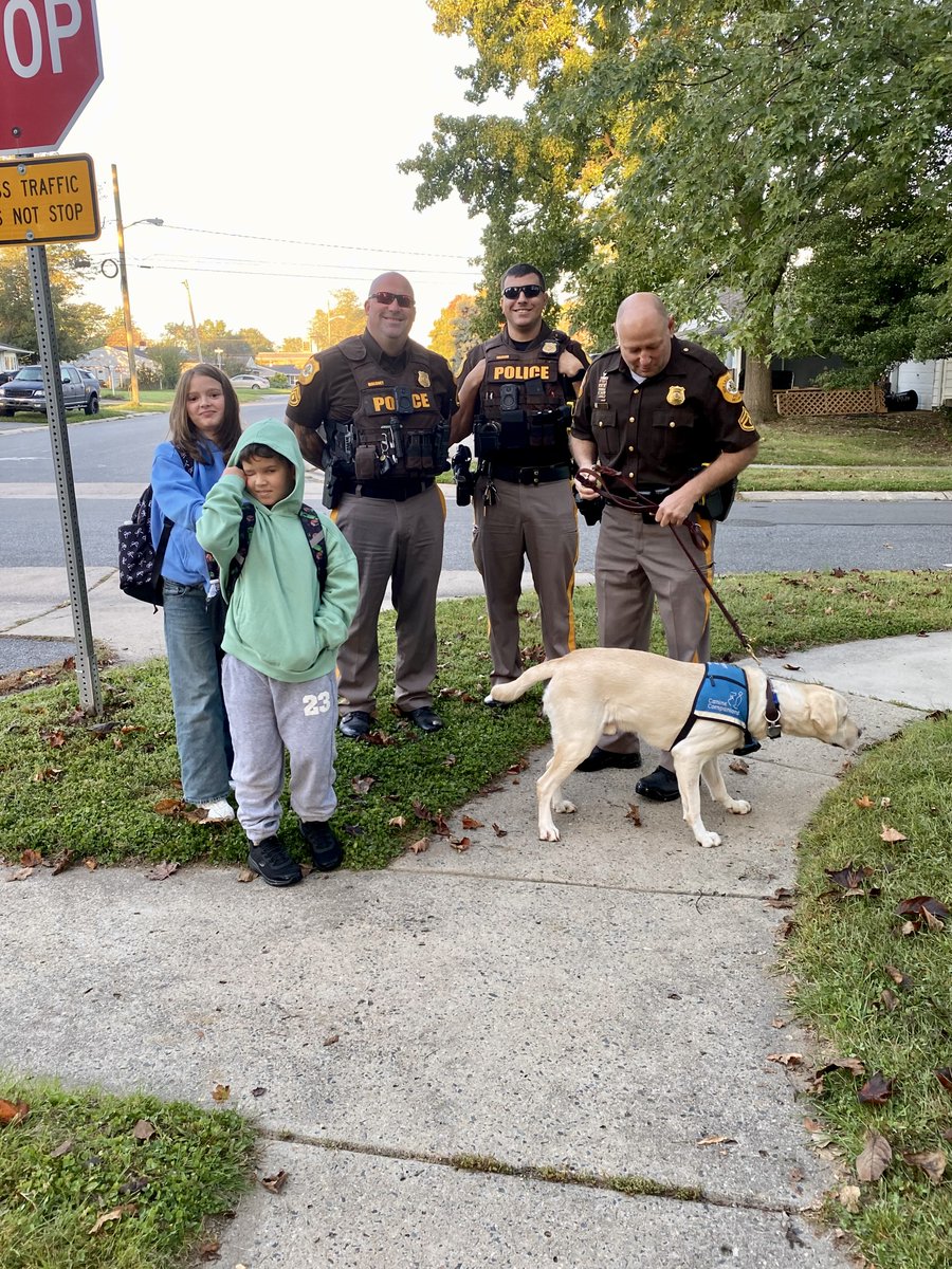 BrooksideBruins's tweet photo. New Castle County Police Officers and their facility dog, Wombat, teamed up with Brookside Elementary to promote safe walking habits for our students!
#BrooksideBEST #NewCastleCountyPolice #ChristineCelebrates #ChristinaStrong https://t.co/jpw0xZbwst