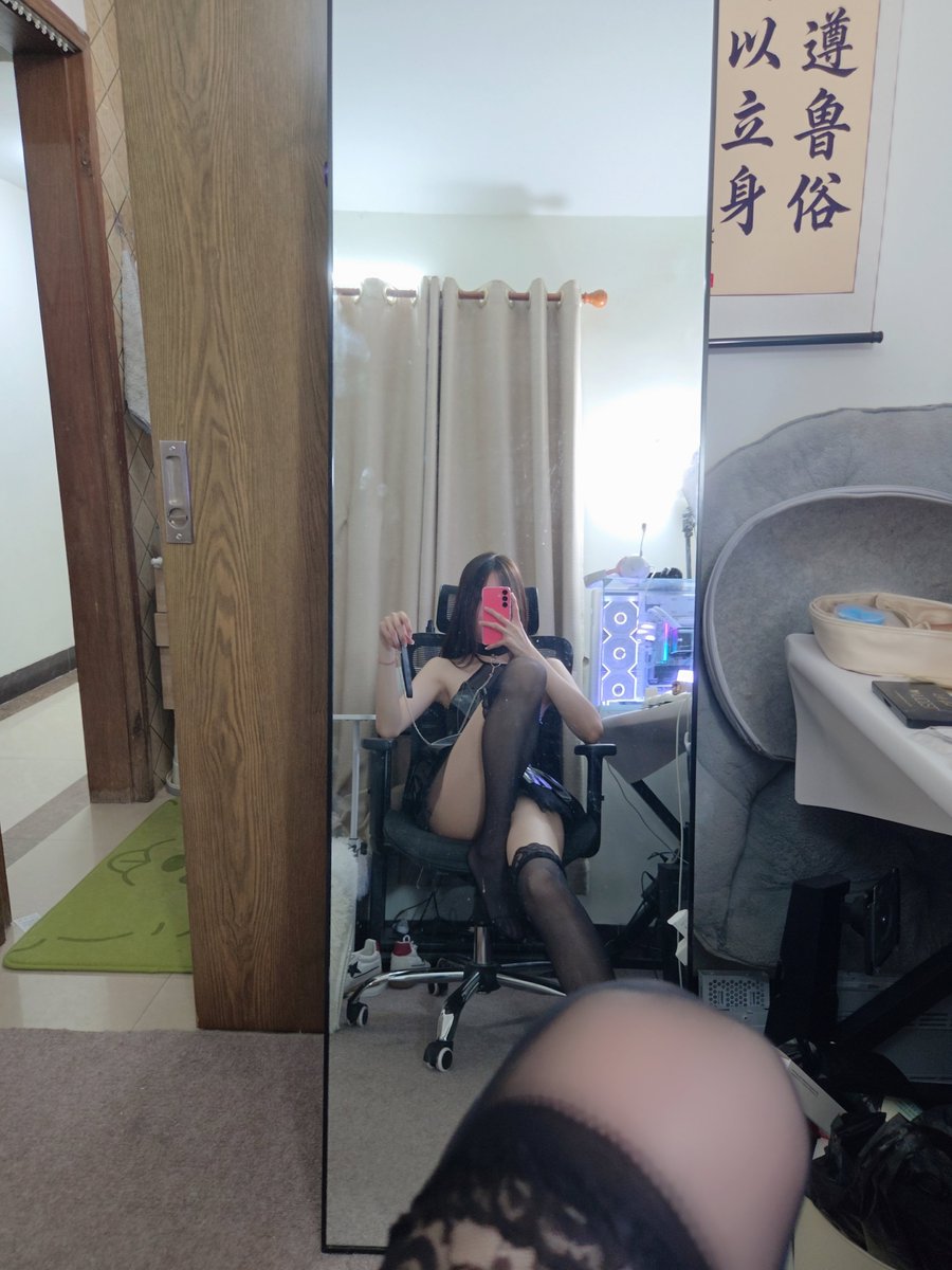 Isabella_Lpp's tweet photo. 不露脸是不是比露脸好一些？ https://t.co/qrixkFzuwO