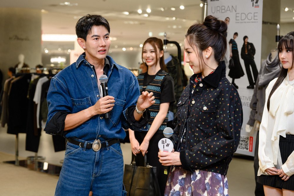 RainbowNewsent's tweet photo. สยามดิสคัฟเวอรี่ เปิดรันเวย์ FASHION REVOLUTIONARY 2026 รวมพลังแบรนด์แฟชั่นนานาชาติ ถ่ายทอดตัวตนอย่างมีสไตล์

#SiamDiscovery #BeRevolutionary #SiamDiscoveryBIFW2026 #BIFW2026

สยามดิสคัฟเวอรี่ ดิเอ็กซ์พลอราทอเรี่ยม ตอกย้ำความเป็นจุดหมายปลายทางแห่งแฟชั่นที่เปิดพื้นที่ให้ทุกคนได้ค้นพบ ทดลอง และสร้างสรรค์สไตล์ในแบบของตัวเอง นำเสนออีกหนึ่งความเคลื่อนไหวสำคัญบนรันเวย์ จัดงาน SIAM DISCOVERY FASHION REVOLUTIONARY 2026 ภายใต้  Bangkok International Fashion Week 2026 (BIFW2026) กับการรวมตัวของแบรนด์แฟชั่นนานาชาติที่มีเอกลักษณ์และมุมมองการออกแบบแตกต่างกัน มาร่วมถ่ายทอดพลังของแฟชั่นร่วมสมัยบนรันเวย์ โดยมีศิลปินมาร่วมเปิดรันเวย์ ไม่ว่าจะเป็น สาวๆจากวงKiismet, ขุนพล วง BUS,ภูมิ วง ATLAS, นิว - ชยภัค, รีออน DOMUNDI, เนเมส วง FAVIQ, สาวๆจาก วง 4EVE, นินน่า - ญาณิน, เบนซ์ - ข้าวขวัญ, มิวมิว-ณัฐชนก ที่ สยามดิสคัฟเวอรี่

สยามดิสคัฟเวอรี่ เปิดฟลอร์นำเสนอDiscovery Selection พื้นที่ที่คัดสรรแบรนด์แฟชั่นไลฟ์สไตล์จากทั่วโลก ที่มีเอกลักษณ์ และมีความเป็น Trendsetter ผ่านหลากหลายแนวคิดและวัฒนธรรมการออกแบบที่กำลังขับเคลื่อนโลกแฟชั่น ผ่านฤดูกาล PRE-FALL / AUTUMN WINTER 2026 เริ่มจาก Damson Madder. แบรนด์แฟชั่นจากลอนดอน เป็นคอลเลคชั่นนำเสนอการผสมผสานระหว่างความใช้งานได้จริง และ ความโรแมนติก ผ่านเสื้อเชิ้ตสวมทับด้วยเดรส เพิ่มลูกเล่นด้วยหมวก ต่อด้วย THEILMA ถ่ายทอดแฟชั่นที่ “ไร้กรอบ ไร้เวลา และลื่นไหล” ผ่านคอลเลกชั่น “Passage” พูดถึงการเคลื่อนไหวและการเปลี่ยนผ่าน เสื้อผ้าจึงถูกออกแบบให้กลมกลืนไปกับชีวิตของผู้สวมใส่ ด้วยเสื้อเชิ้ตสีขาวเล่นเลเยอร์ผูกโบว์ กับกางเกงขาสั้นสีดำ  ขณะที่ Baum und Pferdgarten แบรนด์สัญชาติเดนมาร์ก เน้นงานดีไซน์ มีความขี้เล่น มาผสมกับความเป็นผู้หญิงที่อ่อนโยนและมีสไตล์ เกิดเป็นแฟชั่นที่สมดุลระหว่างความเท่และความหวาน กับเดรสแขนกุด สวมทับด้วยแจ็คเก็ต, ส่วนแบรนด์ OPEN YY จากกรุงโซล เสื้อผ้าที่สะท้อน “ความทรงจำที่เลือนราง” ผ่านการออกแบบที่ไม่สมมาตรและการจัดเลเยอร์เชิงฟังก์ชั่น เน้นความดิบและความทรงจำแบบ Y2K streetwear ผสมผสานกับ utility ด้วยเสื้อเชิ้ตทับด้วยแจ็คเก็ต กับกระโปรงสั้นลายสก๊อต เพิ่มความซนด้วยหมวกแก๊ป อีกด้านหนึ่ง ADERERROR ชวนสำรวจ “Zeitgeist” หรือจิตวิญญาณแห่งยุคสมัย ผ่านการเชื่อมโยงอดีต ปัจจุบัน และอนาคต แบรนด์แฟชั่นยูนิเซ็กซ์จากกรุงโซล ด้วยเสื้อเชิ้ตทับด้วยเสื้อกั๊กลายถัก กับกระโปรงบานขนสัตว์ เสริมด้วยกระเป๋าสะพายไหล่ ทั้ง 5 แบรนด์ ถ่ายทอดลุคผ่านสาวๆ วง Kiismet

AJOBYAJO พาวัฒนธรรมสตรีทร่วมสมัยมาพบกับเรื่องราวของการเติบโต เสื้อเชิ้ตทับด้วยแจ็คเก็ต สวมกางเกงขายาว เพิ่มลูกเล่นด้วยกระโปรงยาวคัทติ้งส่วนขาให้เห็นกางเกง เสริมด้วยหมวก ผ่านการสะท้อนลุคโดย ภูมิ วง ATLAS ส่วนแบรนด์ LES DEUX เสื้อผ้าผู้ชายจากโคเปนเฮเกน การออกแบบสไตล์ Ivy League แบบ preppy เข้ากับความดิบของสตรีทแวร์เมืองใหญ่ เน้นลุคสปอร์ตที่ดูโต เรียบง่าย แต่มีรสนิยม ด้วยเสื้อยืดแขนยาวสวมทับด้วยแจ็คเก็ตยีนส์พร้อมกางเกงยีนส์ลายเดียวกัน สวมหมวกปิดท้าย แสดงลุคโดย เนเมส วง FAVIQ  ,ด้านหนุ่มขุนพล วง BUS สะท้อนลุคของแบรนด์ KHOKI จากโตเกียว กับคอลเลกชั่น AW26 ชื่อว่า“Things That Were Boring in Childhood” ได้ตีความความทรงจำในวัยเด็กที่มักถูกมองข้ามให้ออกมาเป็นเสื้อผ้า ด้วยเสื้อเชิ้ตสีฟ้าโดดเด่นด้วยงานปัก สวมทับเสื้อยืด และกางเกงขายาวสีขาว ขณะที่ นิว – ชยภัค มาในลุค ANDERSSON BELL แบรนด์แฟชั่นจากกรุงโซล นำวัสดุหลายแบบมาผสมกัน เพื่อสร้างความโดดเด่นและความแตกต่าง พร้อมสะท้อนตัวตนและรากฐานของแบรนด์ กับเสื้อยืดลาย ANDERSSON BELL สวมทับด้วยแจ็คเก็ตหนัง กับกางเกงขายาวสีดำ,STUDIO NICHOLSON แบรนด์แฟชั่นมินิมอลลักชัวรีจากลอนดอน มุ่งเน้นการออกแบบที่ยั่งยืน และปฏิเสธเทรนด์แฟชั่นที่มาแล้วก็ไปตามฤดูกาล เน้นการใช้ผ้าพรีเมียม ซิลูเอตต์เชิงสถาปัตยกรรม และการเลเยอร์ที่ไร้กาลเวลา ผ่านเสื้อโปโล สวมทับด้วยแจ็คเก็ต และกางเกงขายาว สะท้อนลุคผ่าน รีออน จาก DOMUNDI