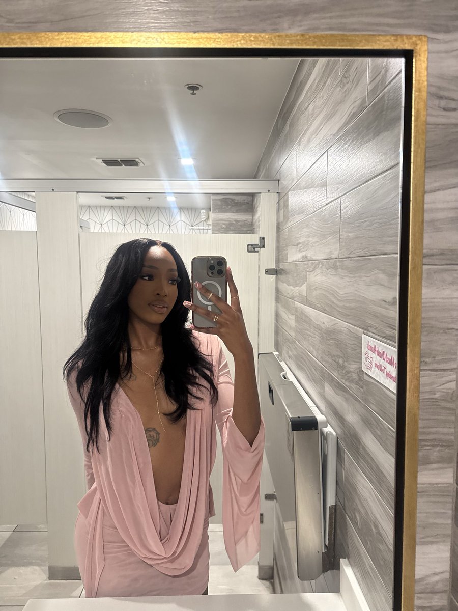 xojassdior's tweet photo. Cheers to 29 🥂😍 https://t.co/pSWerelioO