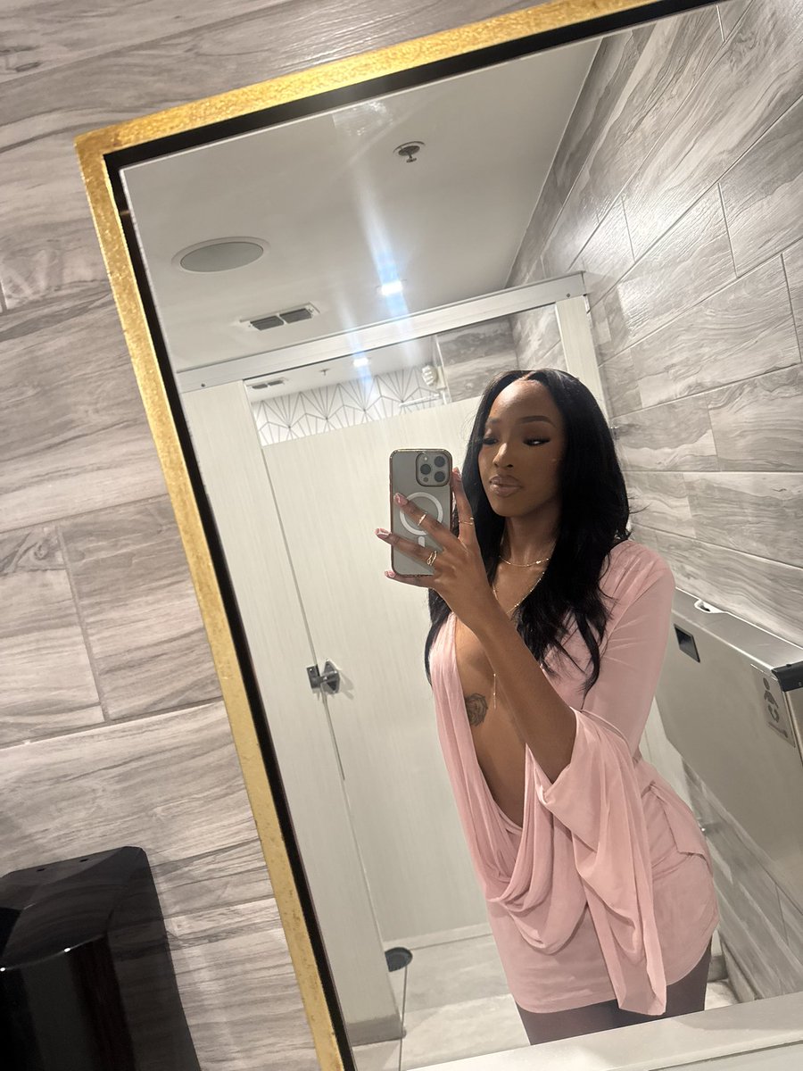 xojassdior's tweet photo. Cheers to 29 🥂😍 https://t.co/pSWerelioO