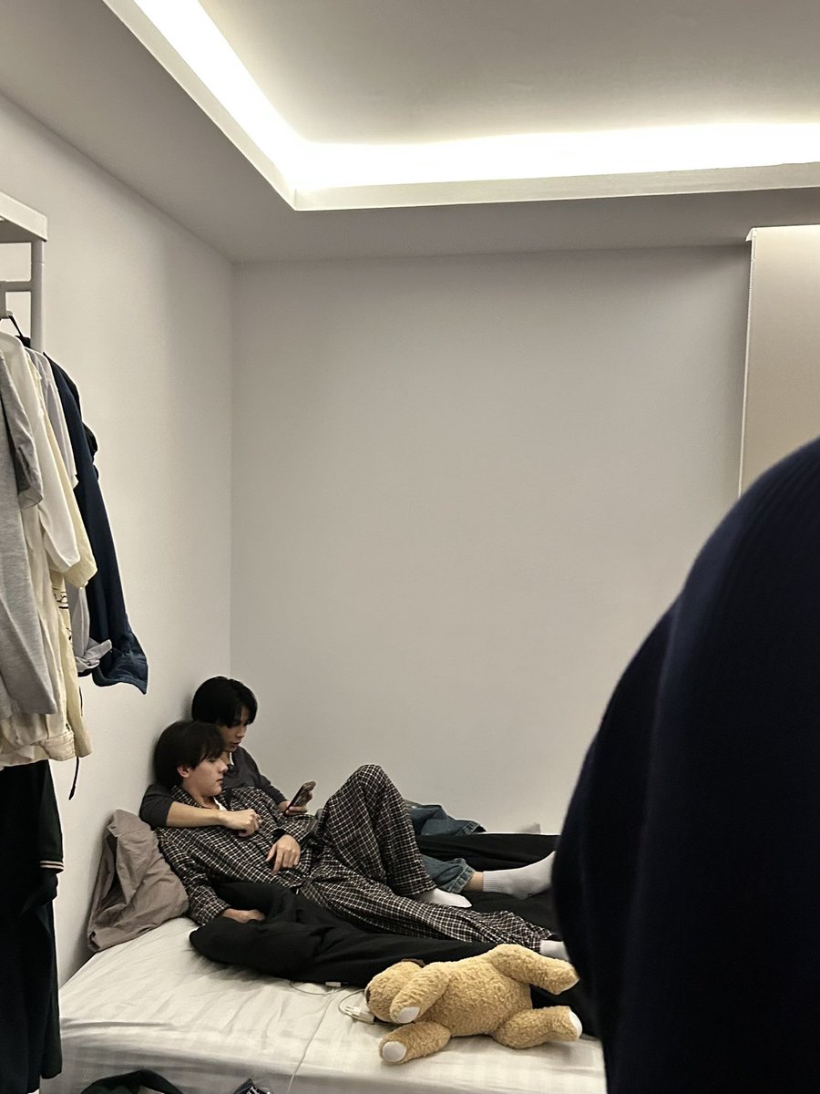 rcdstring's tweet photo. theyre on a mission spilling each other's business 😭 https://t.co/QpXjW3C8wm