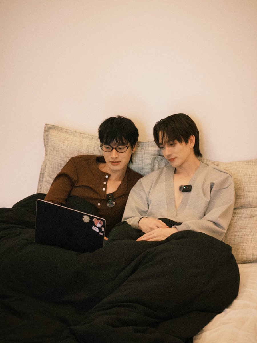 rcdstring's tweet photo. theyre on a mission spilling each other's business 😭 https://t.co/QpXjW3C8wm