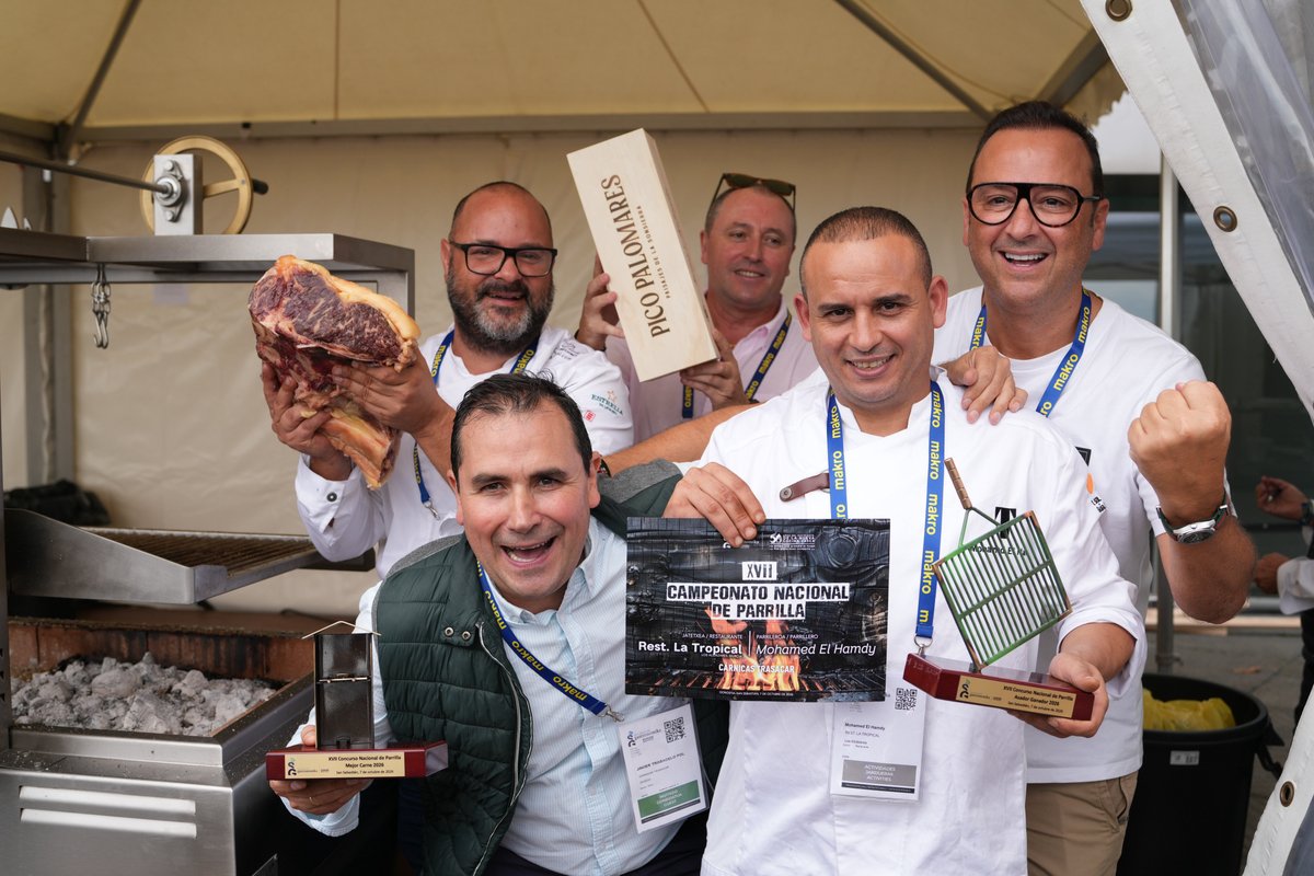 ssgastronomika's tweet photo. 🔥🥩 ¡Ya tenemos ganador!

🏆 Restaurante La Tropical, de Los Alcázares (Murcia), junto a Cárnicas Trasacar, gana el XVII Campeonato Nacional de Parrilla en #ssg26.

🔥 De Murcia a lo más alto de la parrilla.

¡Zorionak! 👏 https://t.co/D6ktz8R2UU