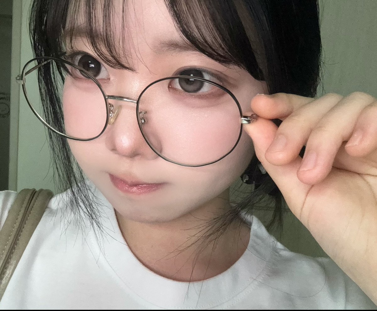 icqzbv's tweet photo. 어떧…
어떡해
이만큼이뻐서어떠개 https://t.co/NToHJReew8