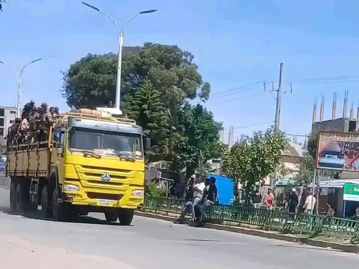 ProfKindeya's tweet photo. Eritrean troops are reportedly seen today in Edagahamus town, south of Adigrat, #Tigray, crossing into Ethiopian territory.

This follows longstanding allegations of Eritrean support for the #TPLF through the “Tsimido” alliance. Today’s footage would provide further evidence of Eritrean direct involvement in the conflict and a serious violation of Ethiopia’s sovereignty.

The international community should strongly condemn such act of aggression and hold the #Eritrean regime accountable for violating Ethiopia’s territorial integrity.

#Ethiopia #Eritrea #Tigray