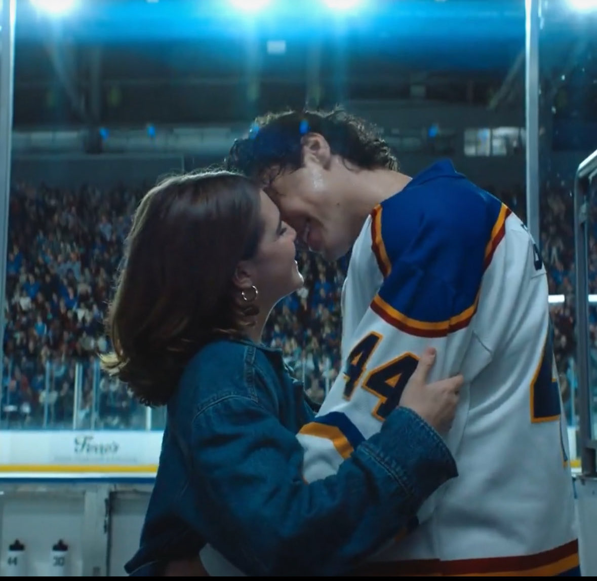 litandlattee's tweet photo. hannahgarrett smiling while kissing is my fav genre https://t.co/wPbuLwVWMt