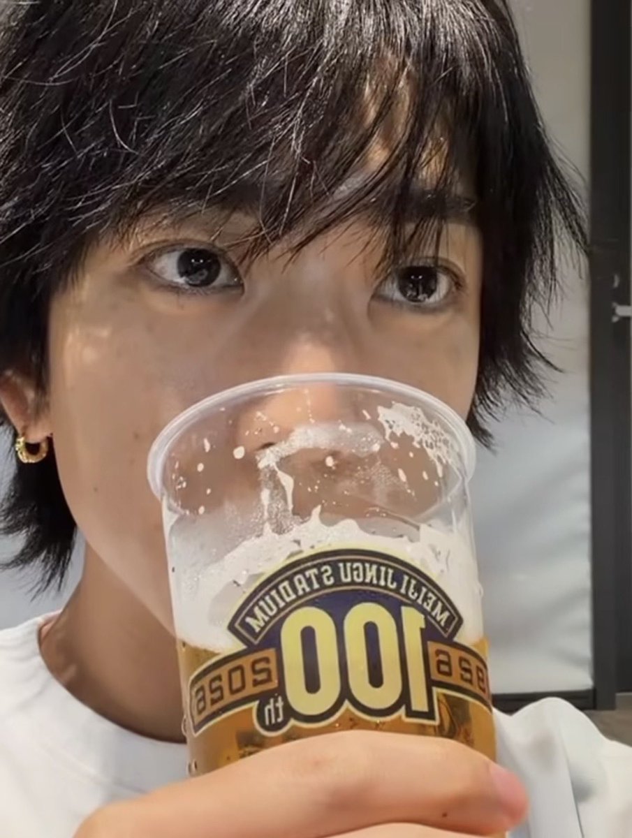 jbsg17's tweet photo. ビール飲む推しの姿はいくらあっても良い https://t.co/AuyBPZawk1