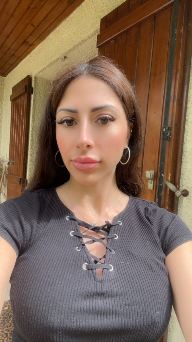 nukloveeye's tweet photo. who still hasnt receiveeee‍ed any dm fro​m meeee?? 👀👀 https://t.co/szpywWbddN