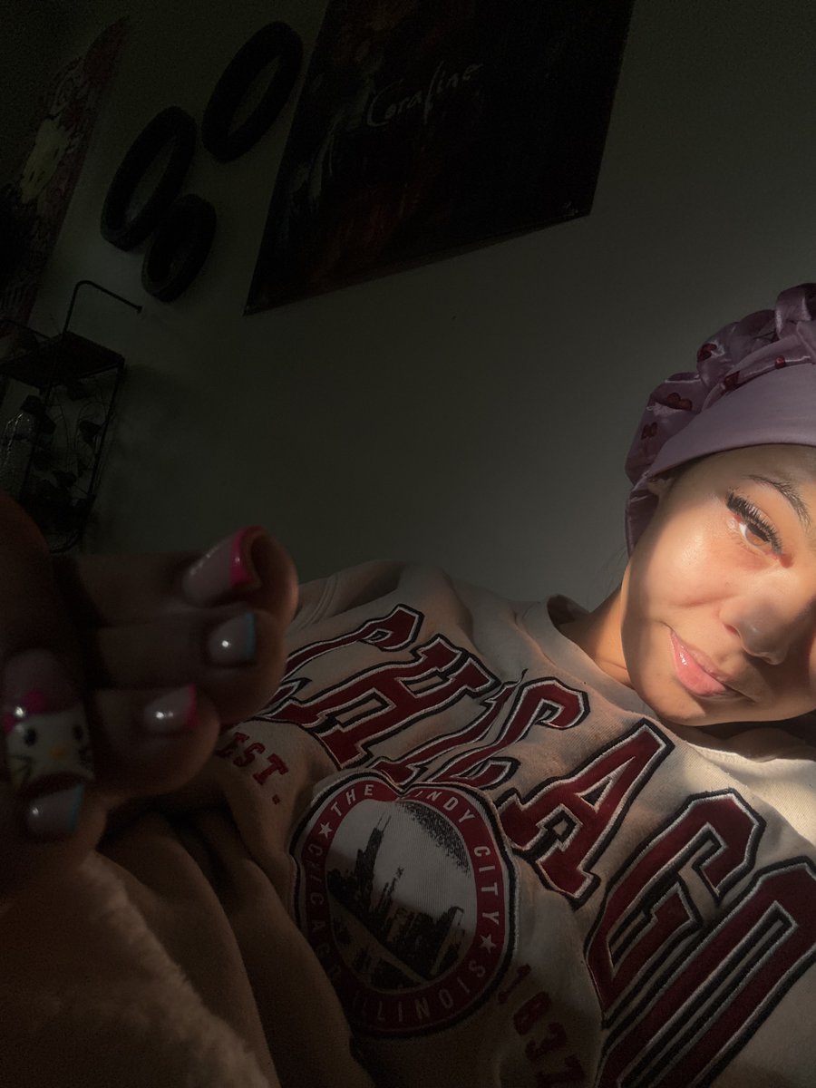 JasmineMarlu's tweet photo. Toes https://t.co/cf76tCrY8z
