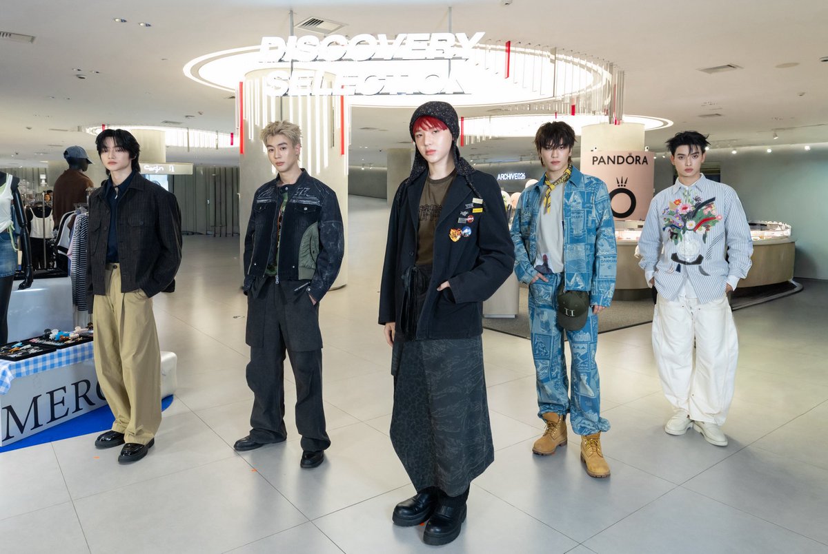 Blackcatupdate's tweet photo. สยามดิสคัฟเวอรี่ เปิดรันเวย์ FASHION REVOLUTIONARY 2026
รวมพลังแบรนด์แฟชั่นนานาชาติ ถ่ายทอดตัวตนอย่างมีสไตล์

อ่านต่อที่ https://t.co/IeJGshyTlE 

#SiamDiscovery #BeRevolutionary #SiamDiscoveryBIFW2026 #BIFW2026 https://t.co/frE15GkmJQ