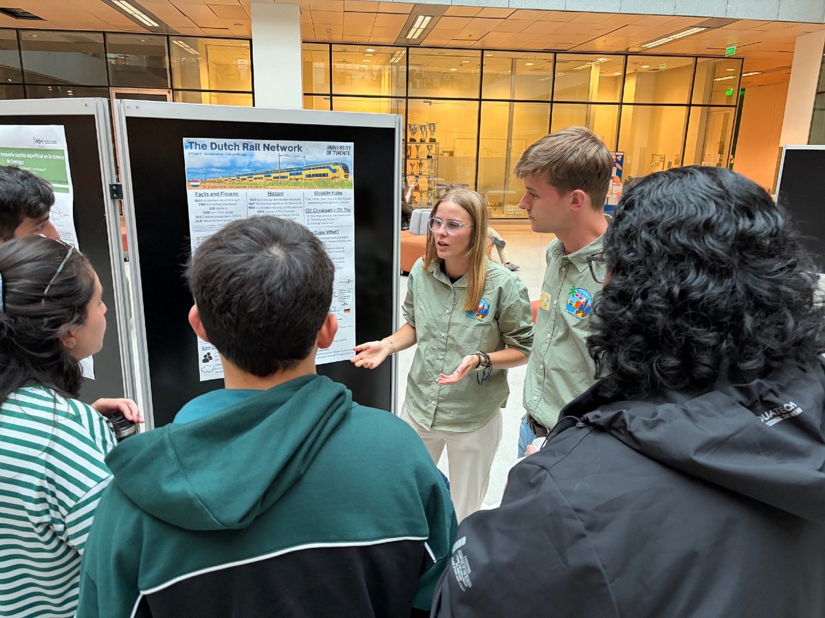 dicuchile's tweet photo. 𝗗𝗲𝗹𝗲𝗴𝗮𝗰𝗶𝗼́𝗻 𝗱𝗲 @UTwente  𝘃𝗶𝘀𝗶𝘁𝗮 @UChile_Beauchef 
La delegación del plantel neerlandés de Ingeniería Civil visitó el campus Beauchef en el marco de una gira de estudios por Chile y Panamá.

📲https://t.co/kDLfRkOX7f

#ComunidadCivil https://t.co/dMuaT6iEsX