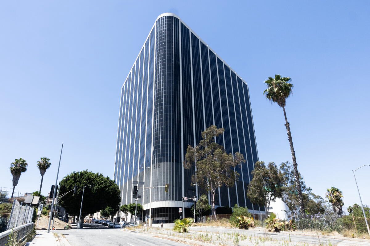 nettermike's tweet photo. Los AngelesUnified School District (LAUSD)is at “high risk” of insolvency due to declining enrollment, rising staff and labor costs, as well as growing expenses for special education, a California fiscal crisis oversight team determined. https://t.co/KQ9HiH9ozt