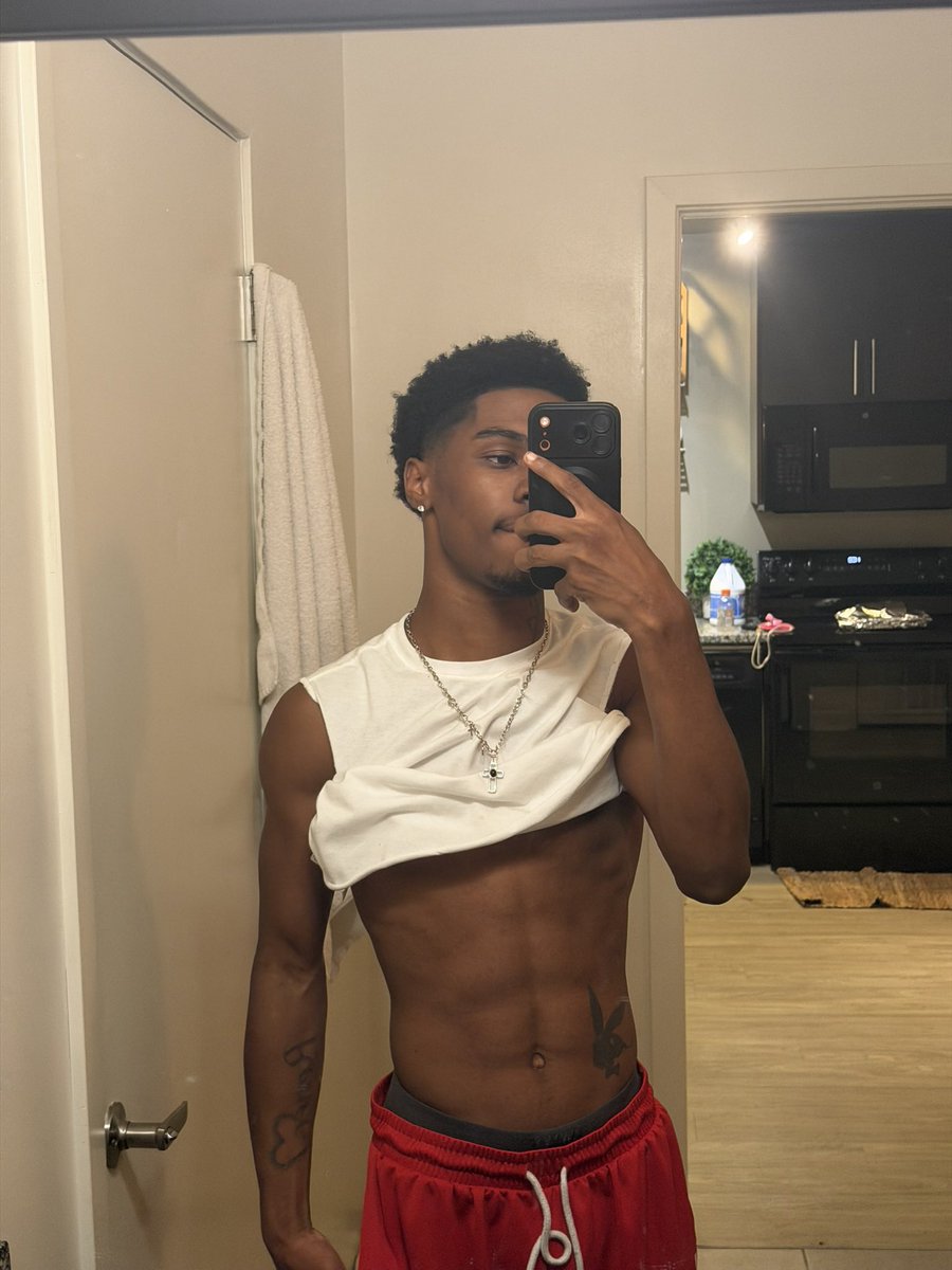 altmeechie tweet picture