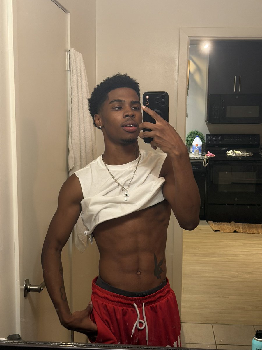 altmeechie tweet picture