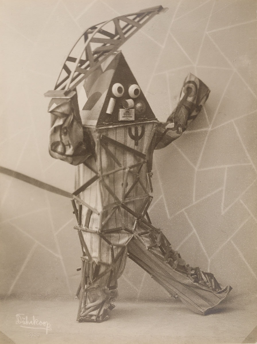 PublicDomainRev's tweet photo. These 1920s costumes for dancing — more sculpture than clothing — by the avant-garde couple Lavinia Schulz and Walter Holdt, were born of an artistic philosophy of suffering: https://t.co/oowJyziflG https://t.co/LKxrnzIyhv