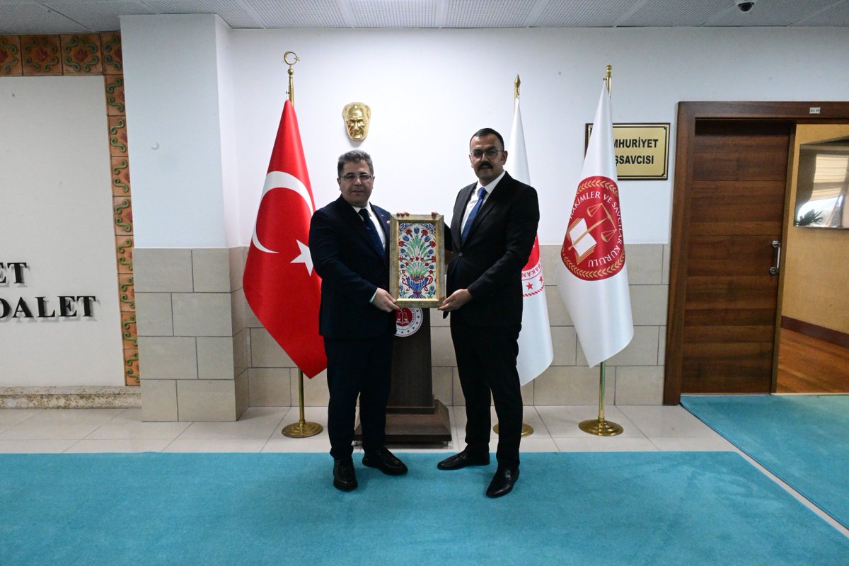 Antalya_CBS's tweet photo. CTE GENEL MÜDÜRÜ ÇELEBİ YILMAZ’DAN ANTALYA ADLİYESİNE ZİYARET

Ceza ve Tevkifevleri Genel Müdürü Sayın Çelebi YILMAZ, Antalya Adliyesini ziyaret etti.
@adalet_bakanlik https://t.co/L0MVBuMhXN