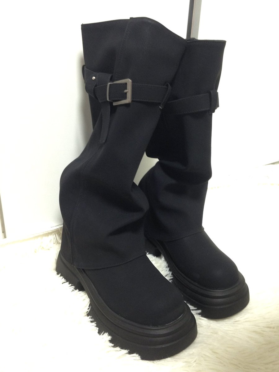 softt_snow's tweet photo. 에이블리로부터 상품을 제공받아 작성한 콘텐츠입니다.

ㅈㅉ이쁜 6cm 부츠 찾음..
굽 있는데도 안 둔해보이고
바닥 푹신해서 발 안아픔..🫧

자연스럽게 결지는 핏 너무 맘에 들고
따뜻해서 가을겨울 휘뚜루 신기 딱..❄
https://t.co/kds9faFPSg

#에이블리 #에이블리크리에이터 https://t.co/YGHfFGNlGm