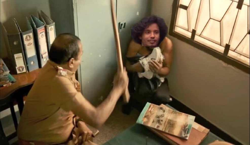 dhinu_18's tweet photo. Ganni edho periya case la maatirkaan😭🤣🤣

Indha aram moram nu solli bb varavan ellam mollamaari nga dhaan pola🤣🤣

#biggbosstamil10 https://t.co/eKVv029TYC