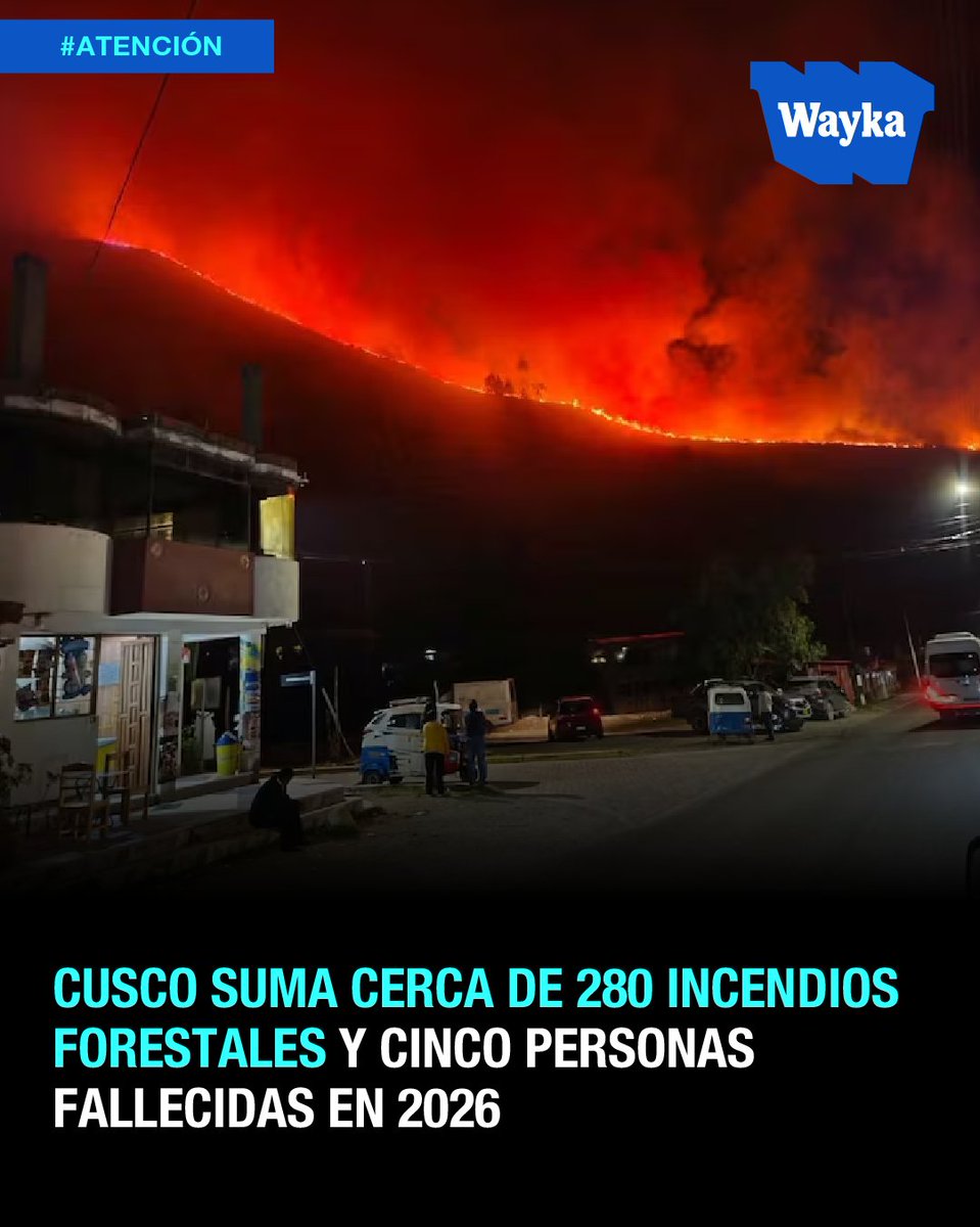 WaykaPeru's tweet photo. #Atención | 🔥 Cusco registra cerca de 280 incendios forestales en lo que va del año y seis continúan activos en distintas provincias. Uno de los más preocupantes se encuentra en Capacmarca, Chumbivilcas, donde el fuego lleva tres días y ya habría afectado unas 300 hectáreas, además de flora, fauna, animales domésticos y dos viviendas. Otro foco genera preocupación por su cercanía al Parque Arqueológico de Sacsayhuamán.

La respuesta enfrenta además serias limitaciones ya que provincias como Chumbivilcas, Canas, Paruro y Huayacama no cuentan con compañías de bomberos, mientras que en los últimos días la Policía y el Ejército no pudieron sumarse a las labores de control debido a su participación en el proceso electoral. Bomberos, brigadas municipales y pobladores continúan atendiendo los distintos puntos afectados.

La emergencia también deja cinco personas fallecidas y decenas de heridos, además de hasta 2.000 hectáreas de cultivos y pastizales afectadas. Según el COER Cusco, dos de las víctimas eran jóvenes que murieron en Pomacanchi, Acomayo, mientras que las otras tres eran adultos mayores, quienes habrían participado en quemas. Ante esta situación, las autoridades pidieron a las familias no dejar solos a los adultos mayores durante estas actividades.

Los incendios continúan afectando distintas provincias y algunas zonas carecen de compañías de bomberos, por lo que la emergencia continúa amenazando ecosistemas, áreas productivas, viviendas, patrimonio y vidas humanas.
