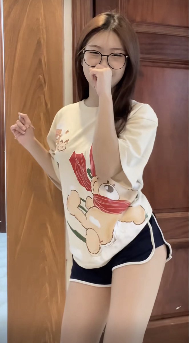 damquakk4321's tweet photo. nếu sở hữu con này 1 đêm thì ae sẽ làm gì https://t.co/prQq1iNBKp