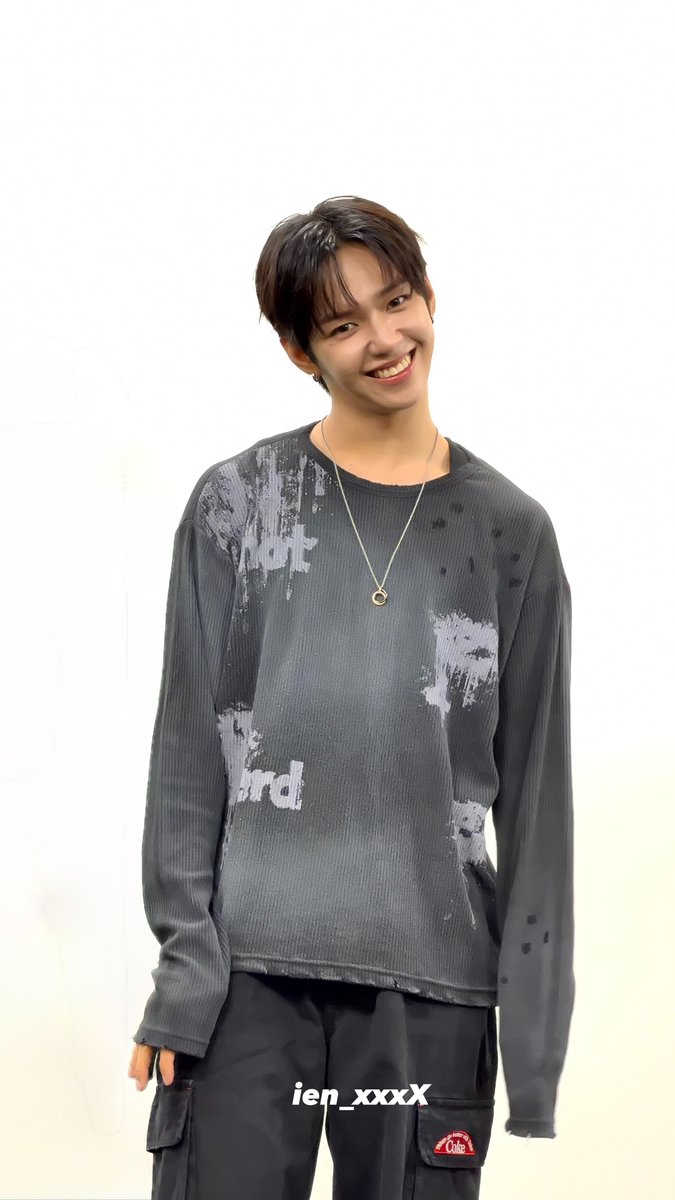 ien_xxxX's tweet photo. 261004 

Love your smile🥺🫶

#아홉 #AHOF
#JL #제이엘 https://t.co/7cgzlWivpB