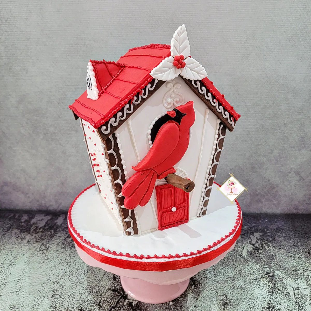 luxurycakes's tweet photo. This cardinal birdhouse cake flew straight out of a winter fairy tale ❄️🎄 Christmas orders are already filling up — book your custom holiday cake today! #LuxuryCakesCA https://t.co/mQx5nksJbJ #ChristmasCake #TorontoBaker https://t.co/E3Z1es3X9M