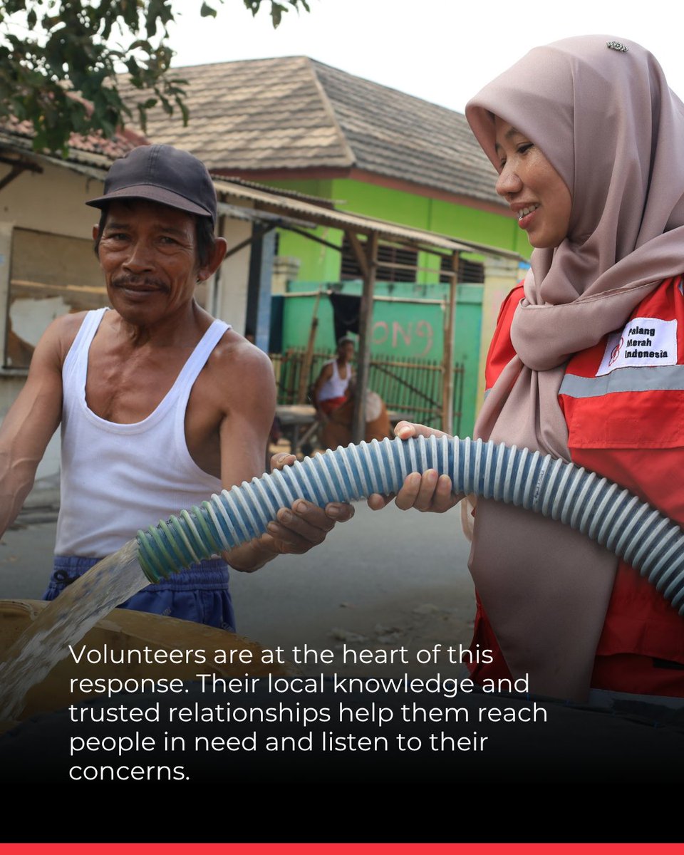 ifrc's tweet photo. When water becomes scarce, local volunteers help keep communities going.

Across drought-affected parts of Indonesia, Indonesian Red Cross (@palangmerah) teams are delivering clean water, sharing practical hygiene advice and listening to families’ needs.

With support from the @IFRC_DREF, the response aims to reach up to 200,000 people, powered by volunteers who know their communities and understand their challenges.
