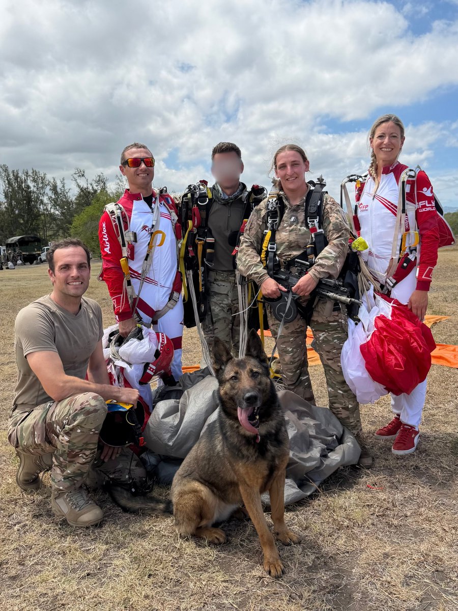 2eRpima's tweet photo. ⚡️À l’occasion de la Saint-Michel, le 2e RPIMa a eu le plaisir d'accueillir Greg Crozier et Karine Joly, sportifs de haut niveau, champions du monde et détenteurs de multiples records de parachutisme sportif, mais aussi officiers de réserve opérationnelle au sein des armées. https://t.co/K1MIhlEhl3