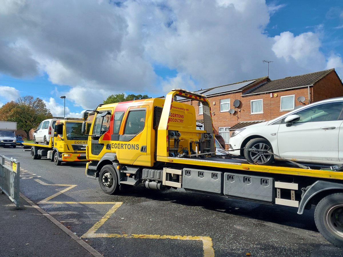 SparkbrookWMP's tweet photo. Two cars recovered for No Tax on White Road today #taxitorloseit https://t.co/85WfuWvtJ6