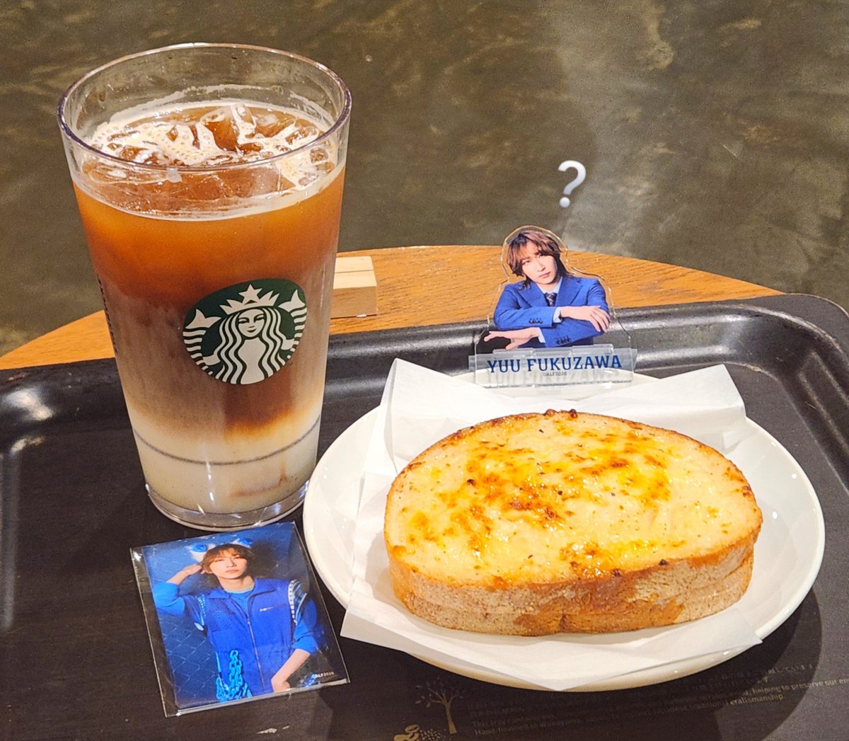 4kd3c's tweet photo. のっかりアクスタの使い方はこれで合ってる……？ https://t.co/Li0cpnVVXM