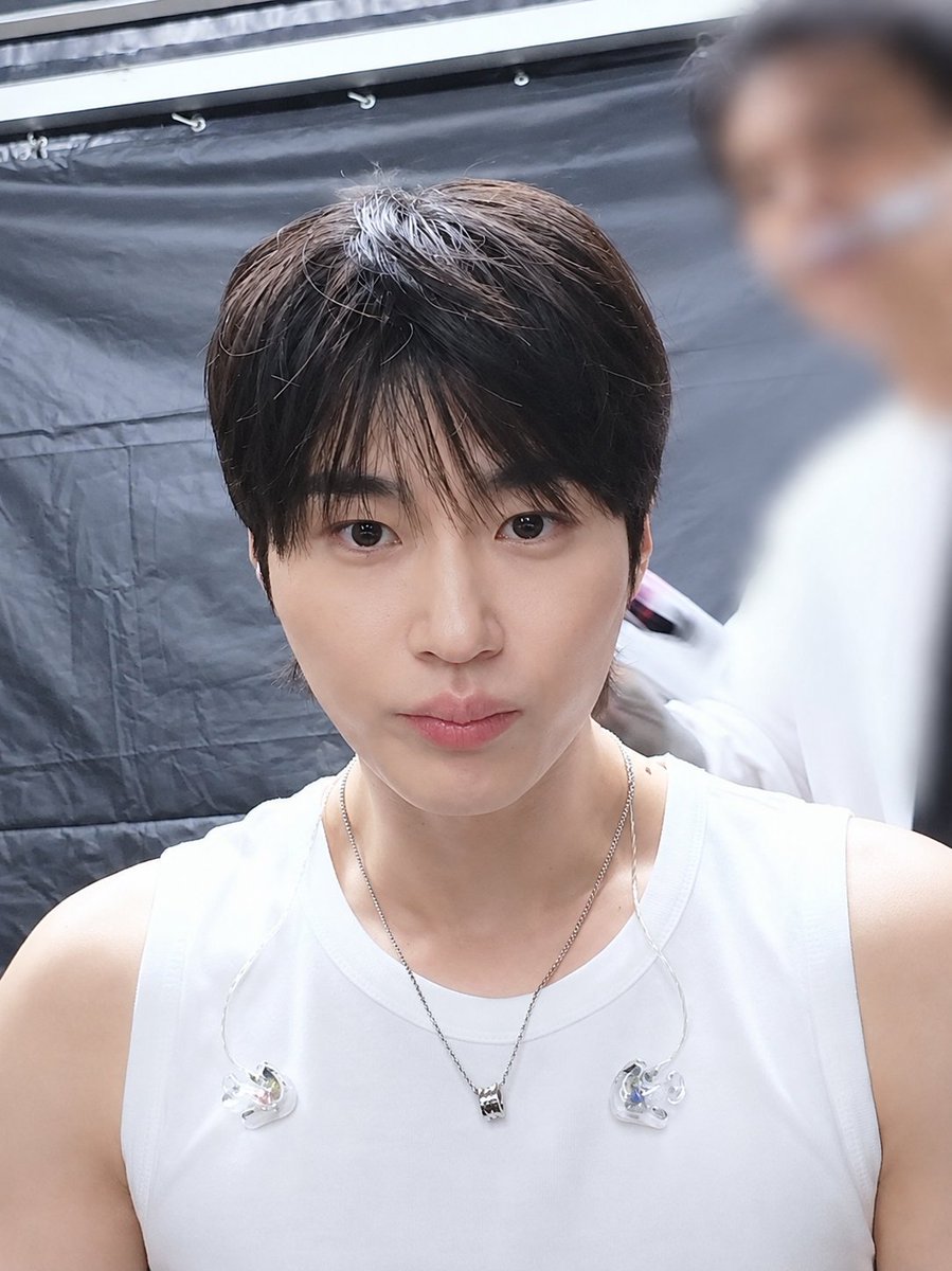 byeonwoonist's tweet photo. the white tank top and necklace combo... okay byeon wooseok... https://t.co/Anj0YdJWYk
