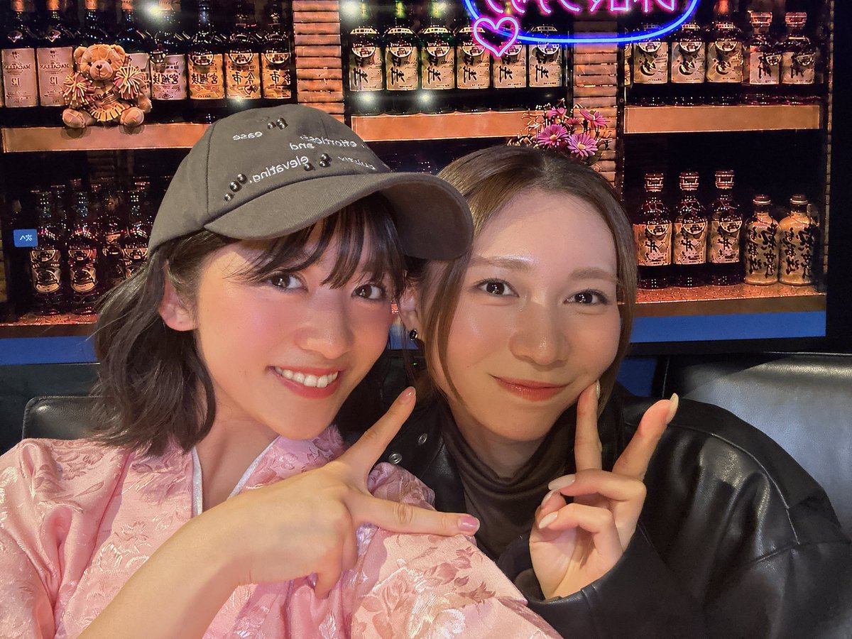 Hitomi_TGSJP's tweet photo. YOSENブランドディレクターの
庄司芽生(めいてぃん)とブランドの事や
女子流時代の話盛り沢山でお届けさせてもらいました✨🙌

ウイスキーとジャスミン茶から
怒涛のやらかしが起こって
めいてぃんもやらかsister'sの仲間入りかなぁ〜♡

またフラッとお待ちしてルンバ☝️☺️

https://t.co/uPNEc5Qic8 https://t.co/s7aaxE0DBd