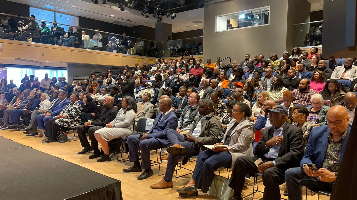 afronews's tweet photo. Hundreds of entrepreneurs met at the Reginald F. Lewis Museum of #Maryland #AfricanAmerican History and Culture for the 12th annual Generational Wealth Business Summit on Sept. 26. https://t.co/AjjPJMUcdN https://t.co/Brl2hTGmK7