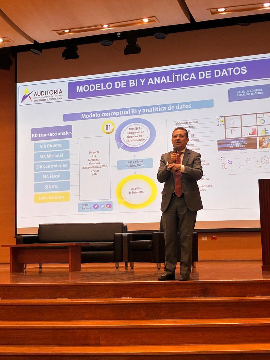AuditoriaGen's tweet photo. #SabíasQue Como entidad participamos en el congreso “El valor compartido en escenarios económicos globales” organizado por la @santotobogota   Gustavo Escudero, asesor del despacho, presentó la certificación de contralorías como modelo de valor y gestión pública en Colombia. https://t.co/moYM4AcPUK
