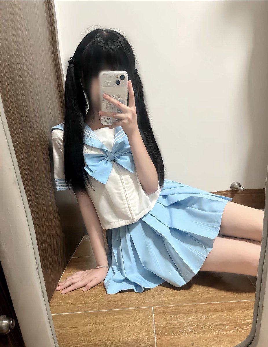 deborah12qc3's tweet photo. 22:35下晚自习回到家喽～
新鲜出炉，刚拍形体课照，
有人想锐评一下我的燥福嘛 🥹   
看完不许瞎说，赶紧看，我要删了
1：看福
2：看🐻 https://t.co/zLUFN9Mc3m